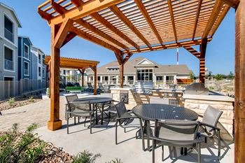 Poolside grilling and dining